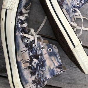 Hi top Converse sneakers - tropical print